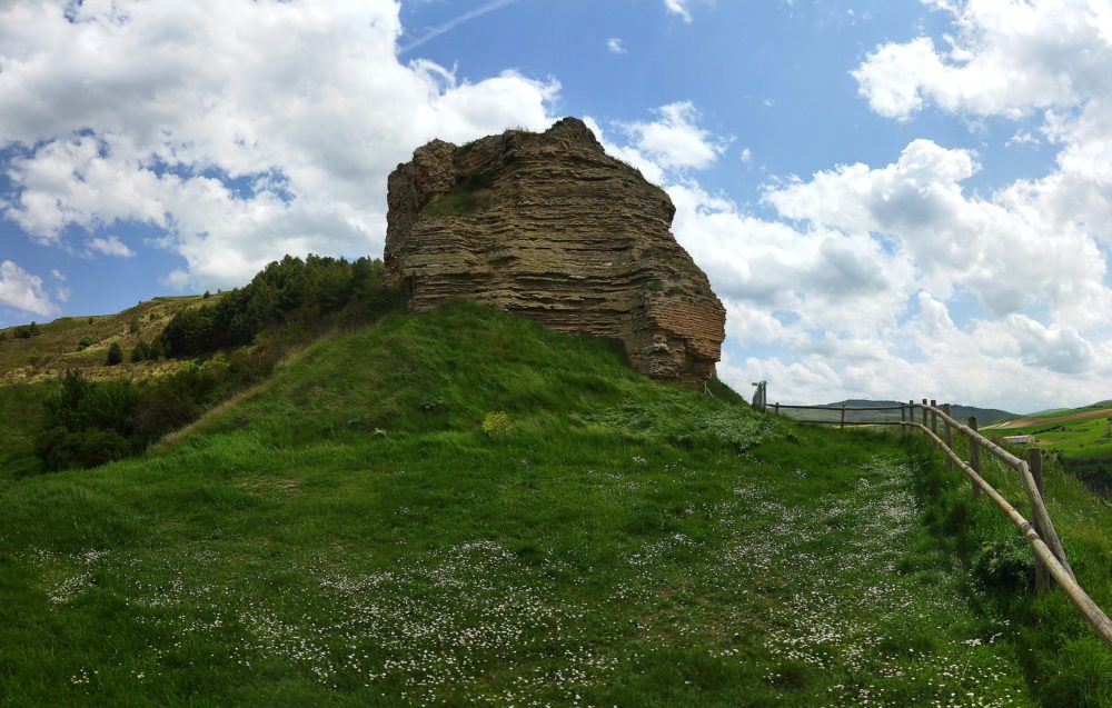 Belorado_Wikimedia_Commons_MiguelAlanCS-1000x637 - El encantador pueblo de Burgos con bonitas callecitas y abundante naturaleza para hacer senderismo