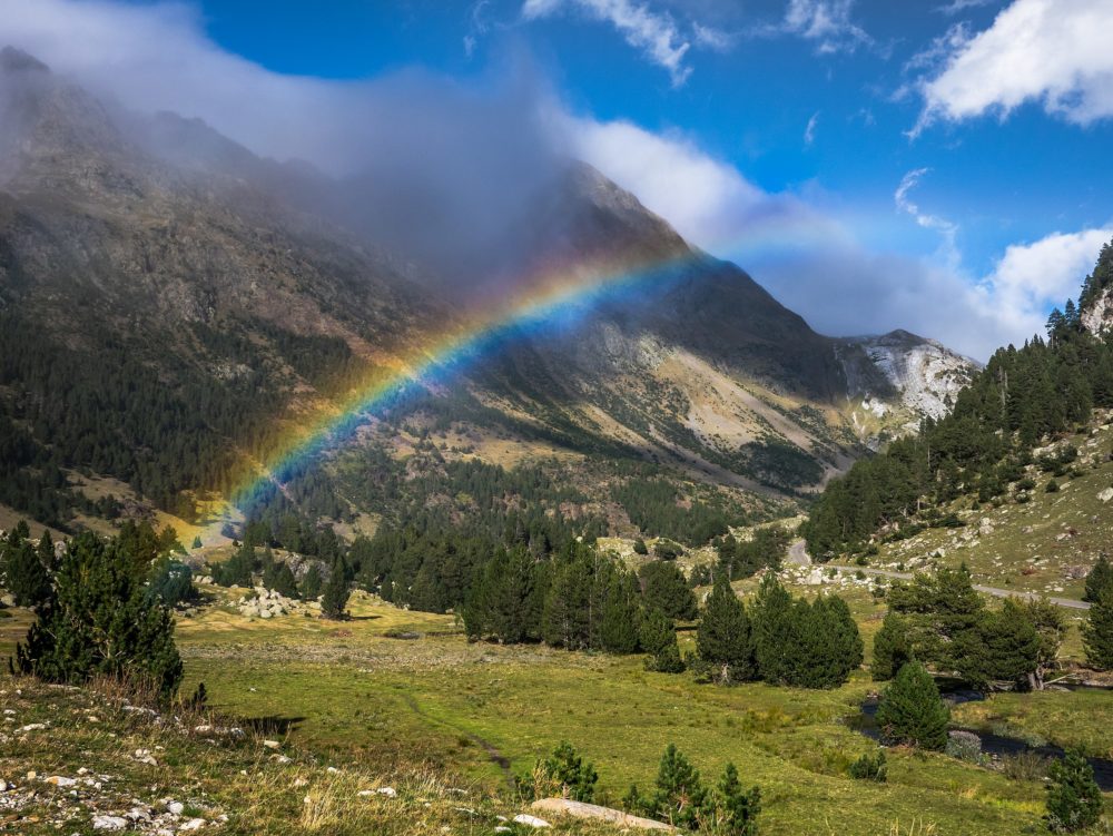 Benasque-Basotxerri-en-Wikimedia-Commons-1000x751 - El pueblito de montaña a 2 horas de Huesca con paisajes repletos de nieve y casitas de piedra perfecto para los amantes del deporte