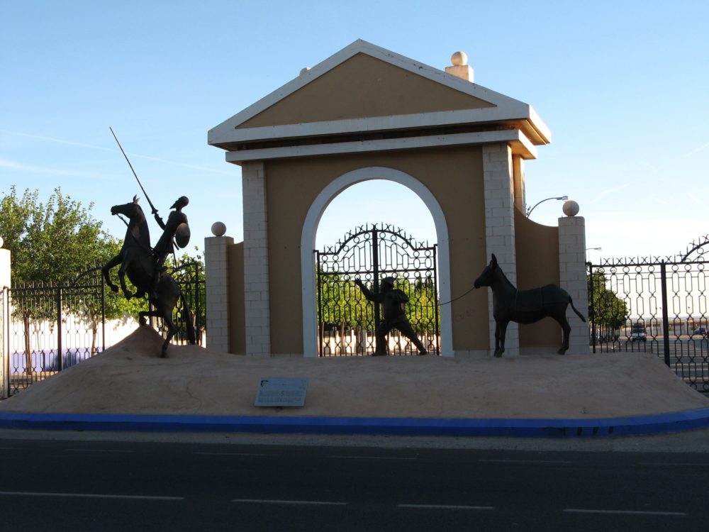 CampodeCriptana-M.Peinado-en-Wikimedia-Commons-1000x750 - 3 hermosos pueblos de la Ruta del Quijote para una escapada literaria