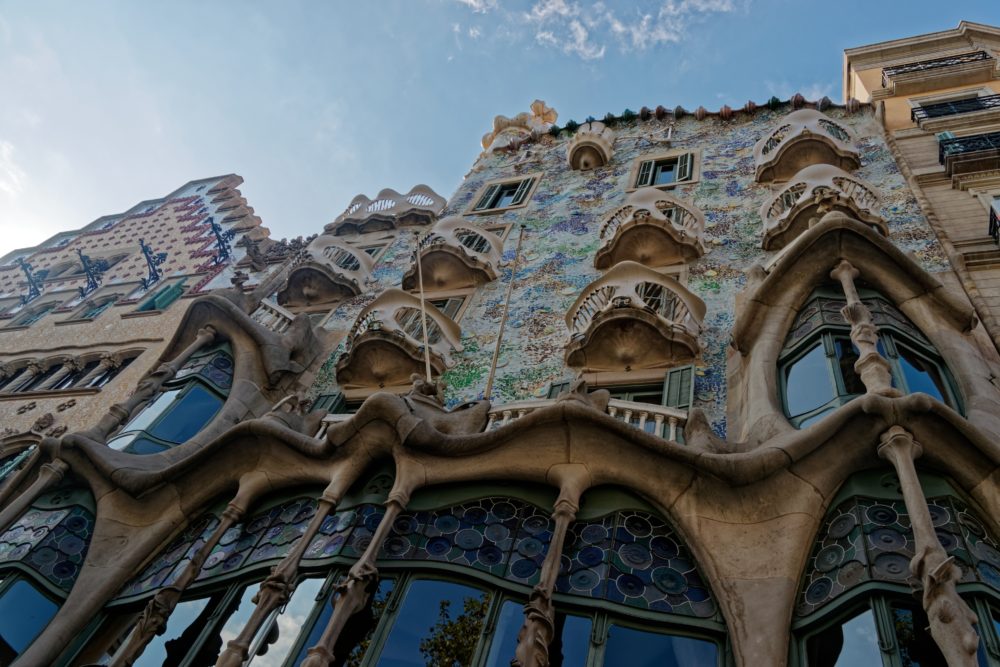 Casa_Batllo_Barcelona_Wikimedia_Commons_Txllxt_TxllxT-1000x667 - Semana Santa 2024 en España: los mejores destinos de Barcelona para visitar