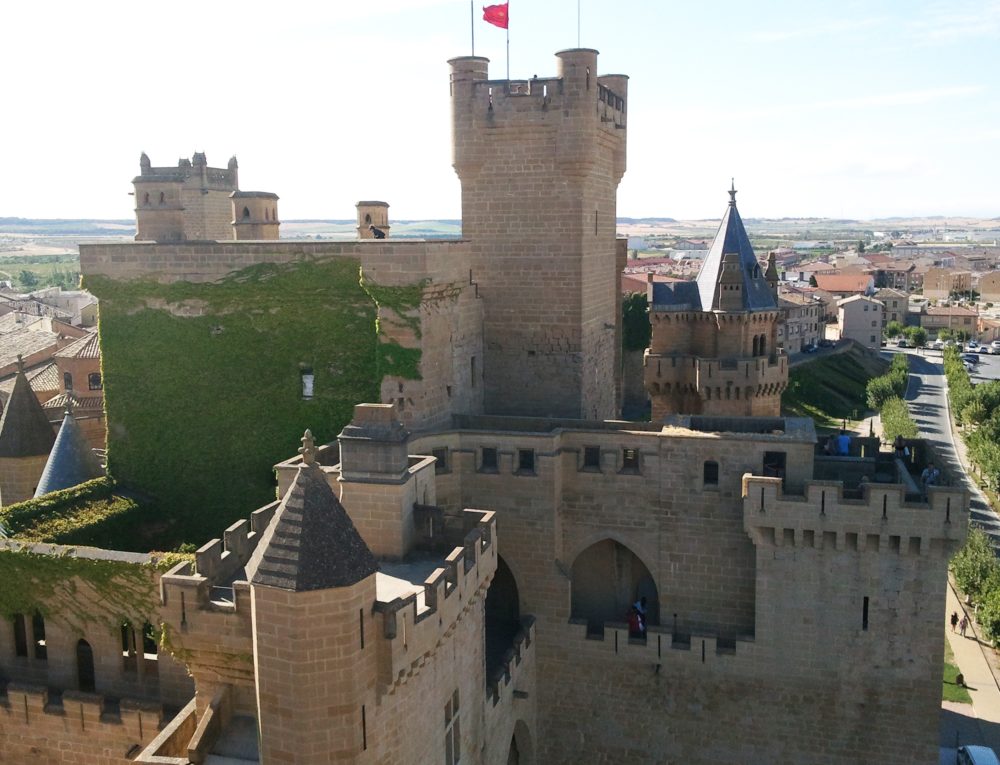 Castillo_de_Olite_Navarra_Spain-1000x765 - El pueblo a 1 hora de Logroño con el castillo medieval más hermoso de España