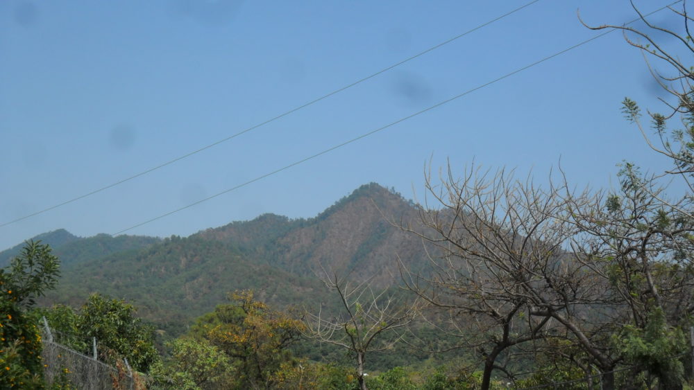 Cerro_de_los_tres_picos_Tacambaro_Wikimedia_Commons_Manuel_Duran_Guzman-1000x563 - Pueblos Mágicos de Michoacán: dónde están ubicados y cómo visitarlos