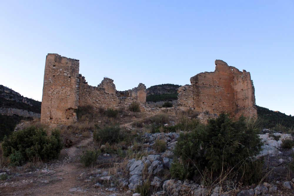 Chera2-Falconaumanni-en-Wikimedia-Commons-1000x667 - El pintoresco pueblo a una hora de Valencia con un alucinante parque natural con paisajes increíbles y un castillo