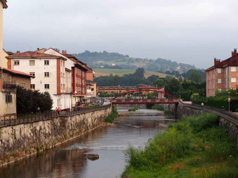 City_of_Cangas_de_Onis_panoramica-1000x750 - El encantador pueblo con paisajes salidos de cuento a 1 hora de Oviedo perfecto para hacer senderismo