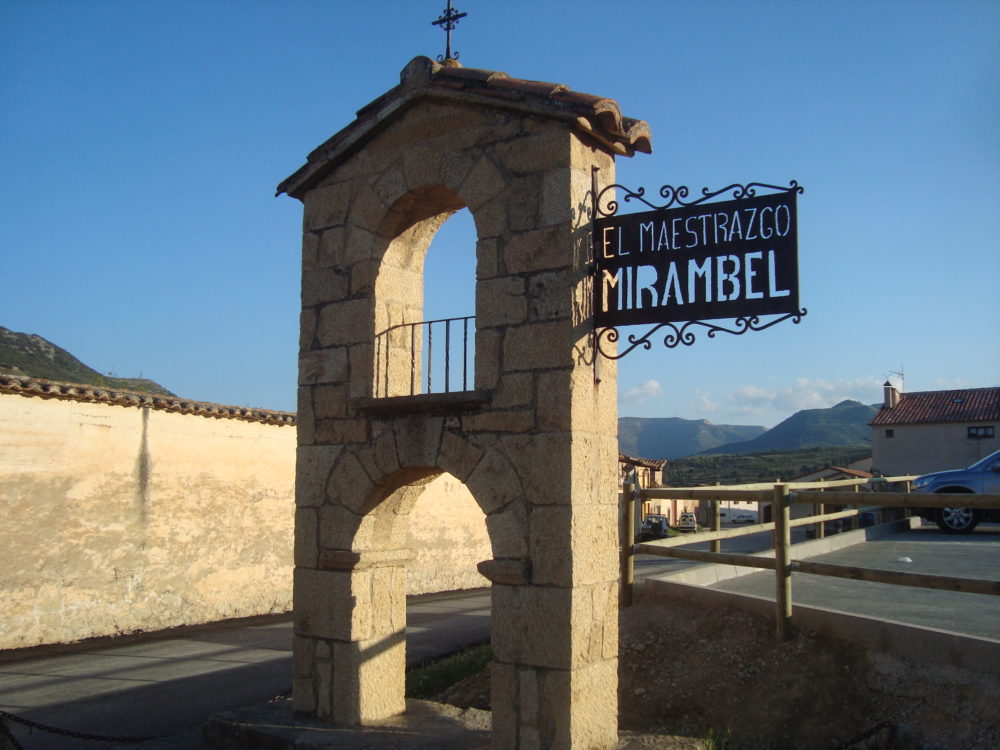 El_Maestrazgo_Mirambel_Wikimedia_Commons_JuanEmilioPradesBel-1000x750 - El acogedor pueblito a 1 hora de Teruel que es perfecto para pasar el día