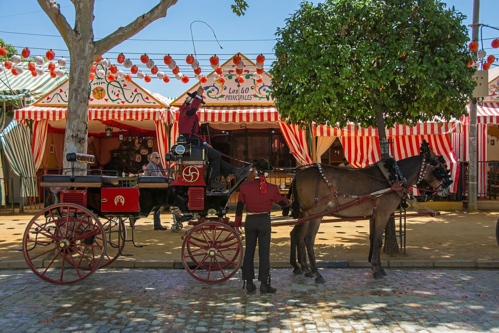 Feria_de_Abril_sevilla_wikimedia_commons_Anual-1000x667 - El calendario de todas las fiestas de España en abril: qué se celebra, cuándo y en dónde