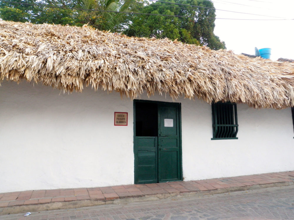 Guaduas._Casa_de_Policarpa_Salavarrieta_Wikimedia_Commons_JuanGris-1000x750 - El hermoso pueblito colonial con bellas casitas de adobe y muy importante durante la independencia de Colombia