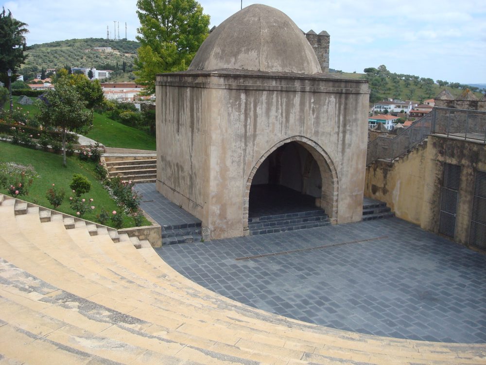 Jerez_de_los_caballeros_wikimedia_commons_Luis_Rogelio-1000x750 - 3 hermosos pueblos para celebrar la Semana Santa en España
