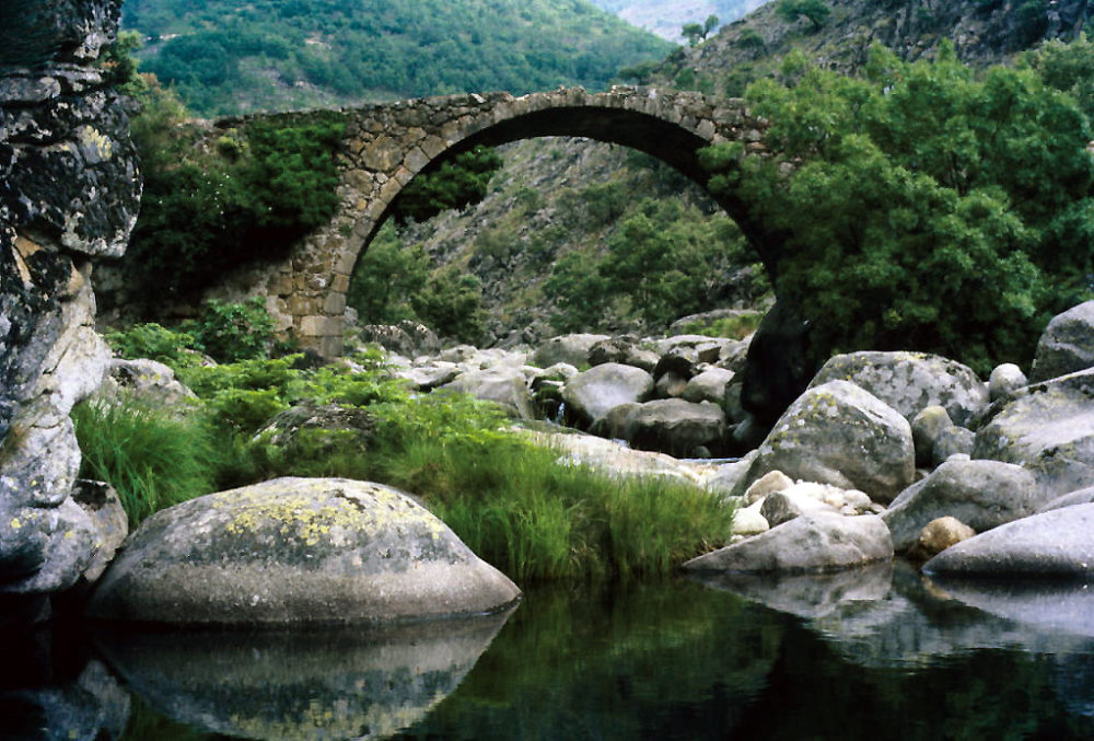 Jerte-LBM1948-en-Wikimedia-Commons-1000x677 - 3 pintorescos pueblos del Valle del Jerte para hacer una escapada romántica