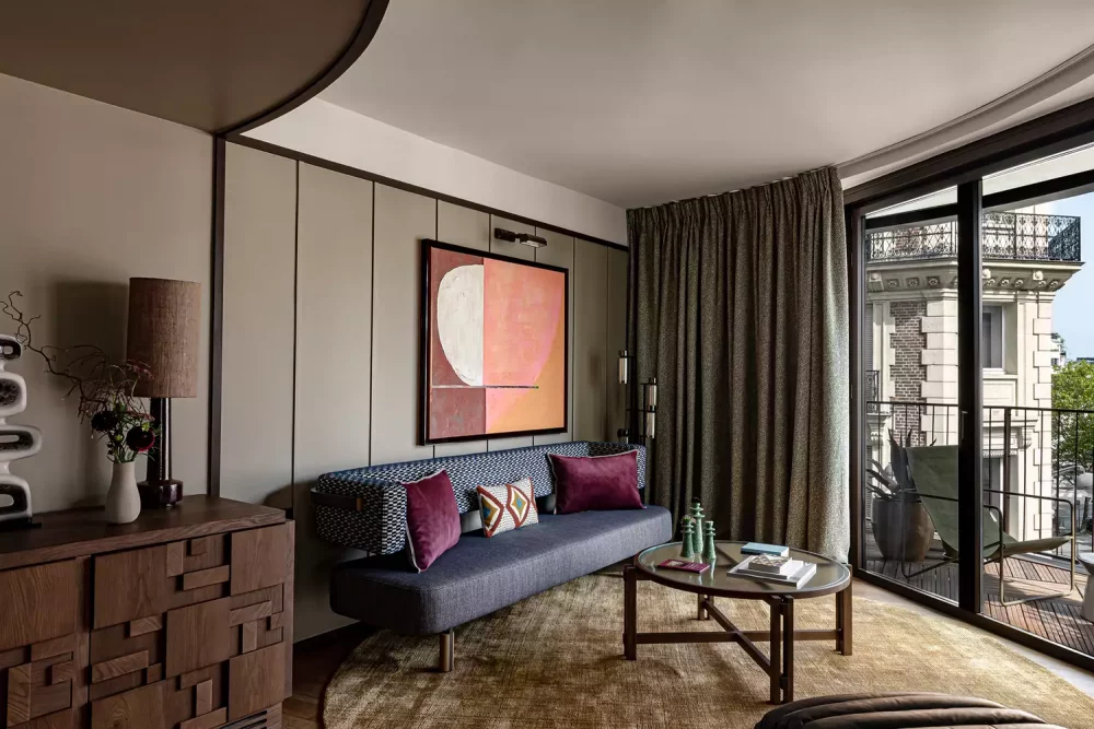 Juior-suite-norman-paris-1000x667 - Este nuevo hotel boutique en París está justo al lado de los Campos Elíseos y tiene suites con vistas a la Torre Eiffel