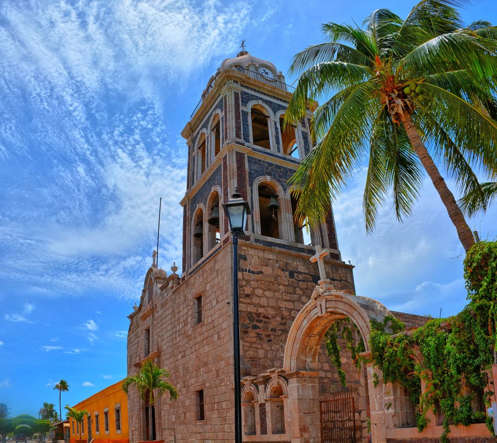 Loreto-Kirt-Edblom-en-Wikimedia-Commons-1000x892 - El bonito Pueblo Mágico costero en Baja California Sur con impactantes paisajes naturales y lindas playas