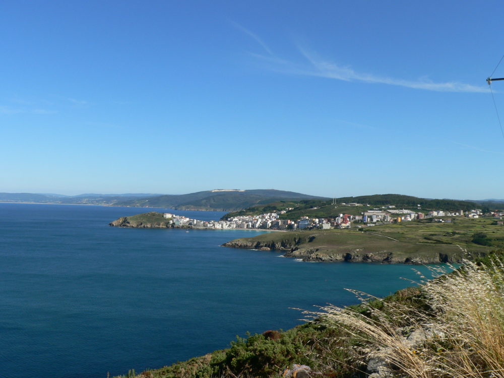 Malpica_de_Bergantinos_Wikimedia-Commos_panoramio-1000x750 - Tiene preciosas playas, acantilados impresionantes, está a 35 minutos de La Coruña y es un pueblito que tiene encanto