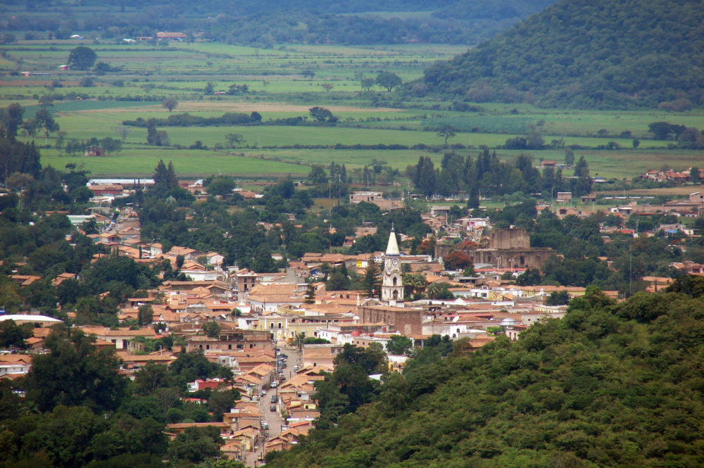 Mascota_Jalisco_Wikimedia_Commons_Adolfo-Quintero-1000x665 - El Pueblo Mágico rodeado de cascadas y lagunas a 2 horas de Puerto Vallarta con muchos secretos arqueológicos