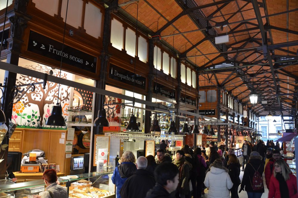 Mercado_de_San_Miguel_wikimedia_commons_Steven_Lek-1000x663 - Semana Santa 2024 en España: los mejores destinos de Madrid para visitar