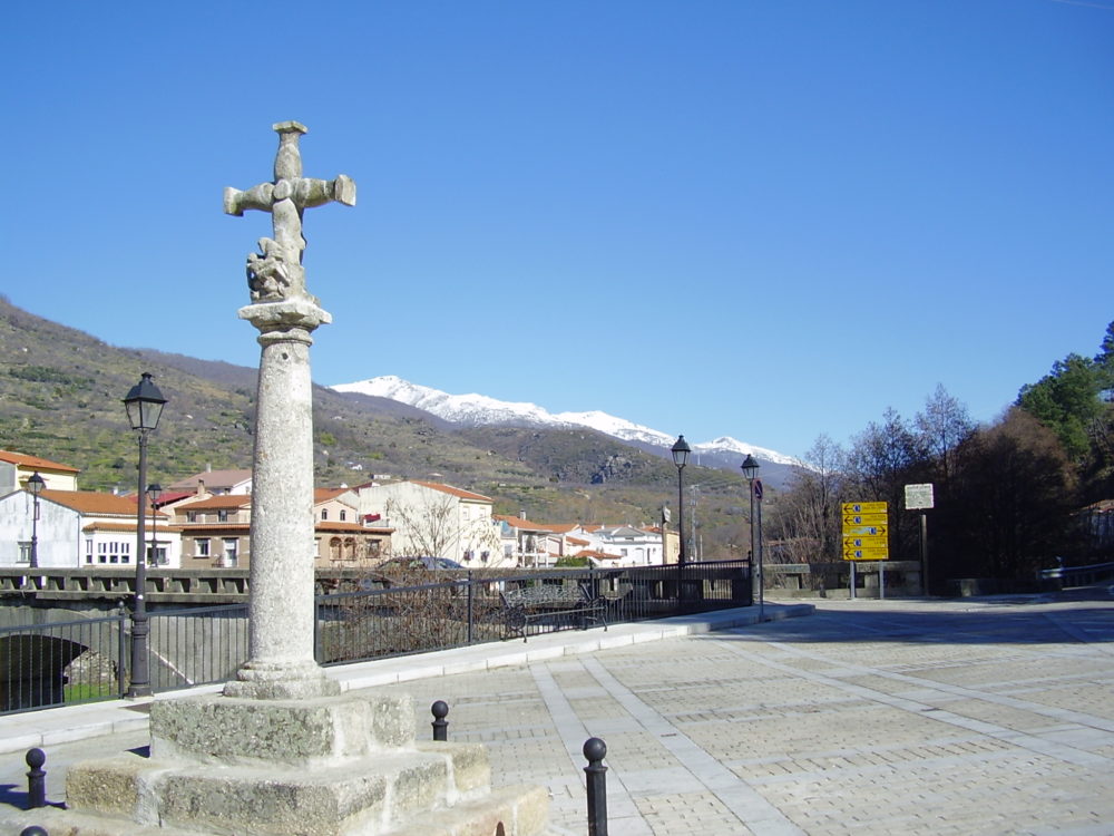 Navaconcejo_Crucero-1000x750 - 3 pintorescos pueblos del Valle del Jerte para hacer una escapada romántica