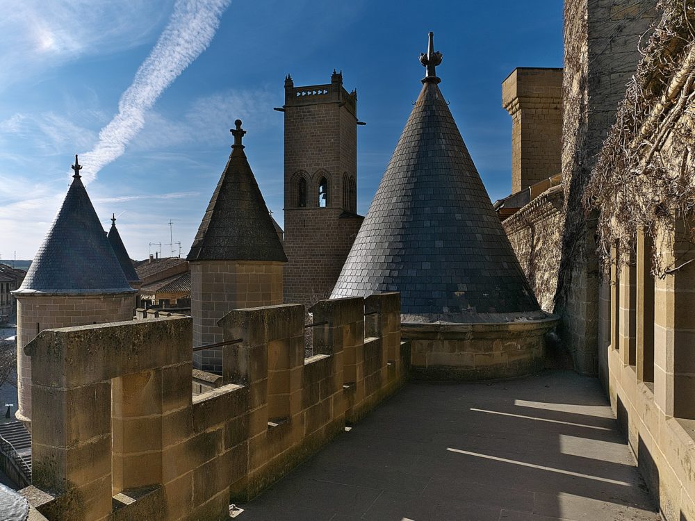 Olite-Jl-FilpoC-en-Wikimedia-Commons-1000x750 - El pueblo a 1 hora de Logroño con el castillo medieval más hermoso de España