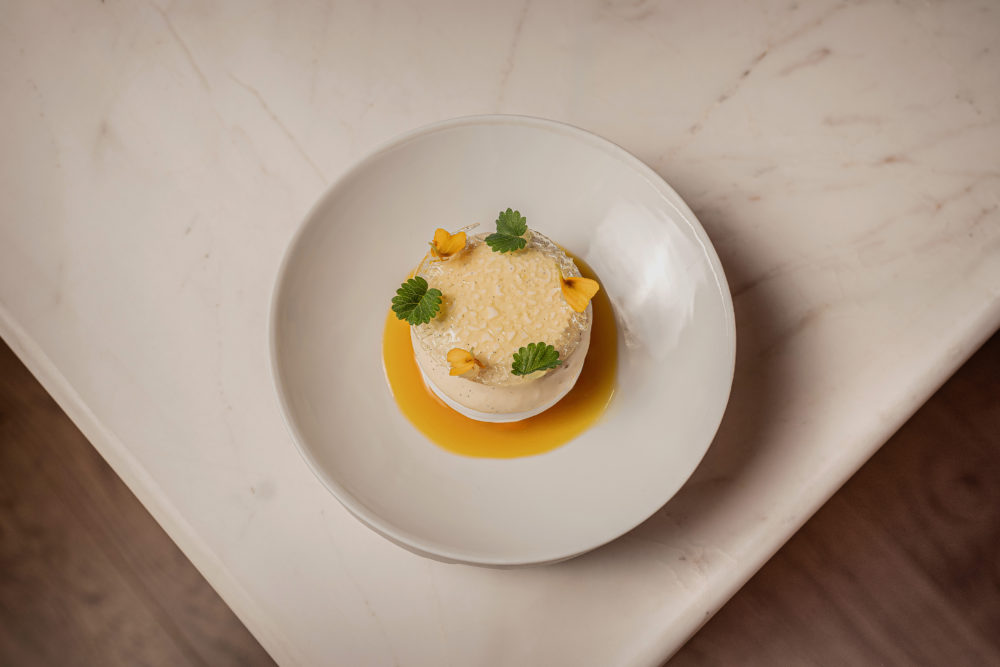 Pre-postre-Merengue-seco-de-lima-cubitos-de-pera-sorbete-de-fruta-de-la-pasion-1000x667 - España: 4 destinos gastronómicos para conocer en Semana Santa