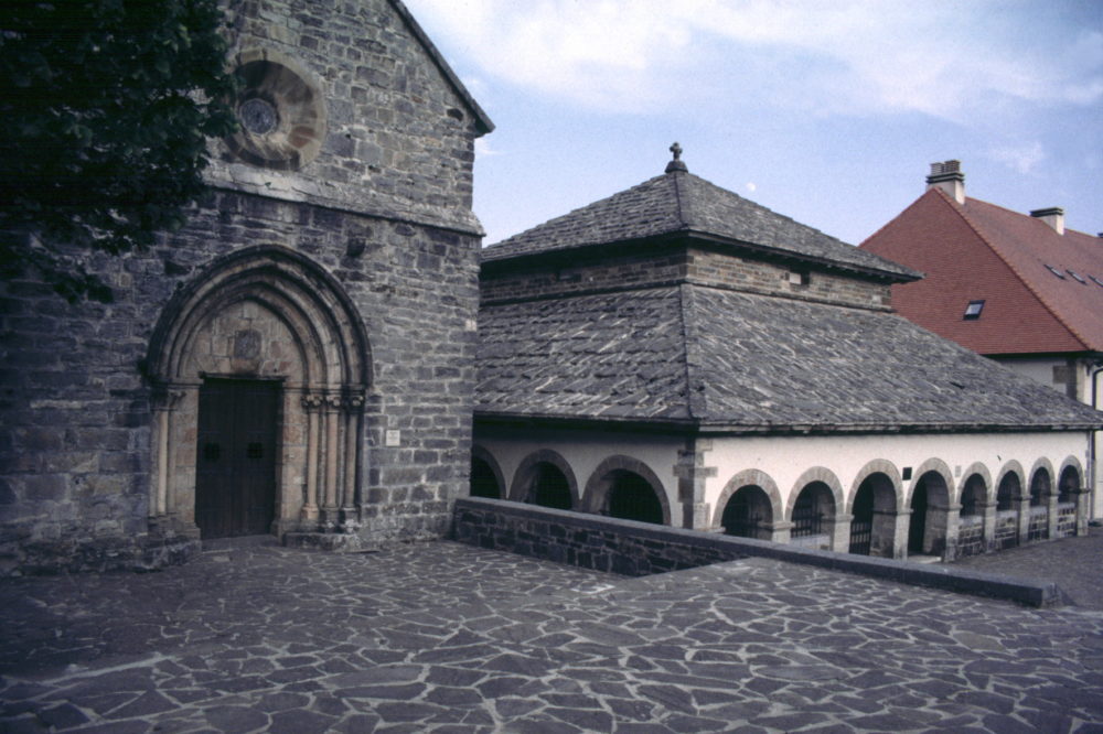 El pueblito rural a 1 hora de Pamplona con paisajes increíbles donde peleó Carlomagno