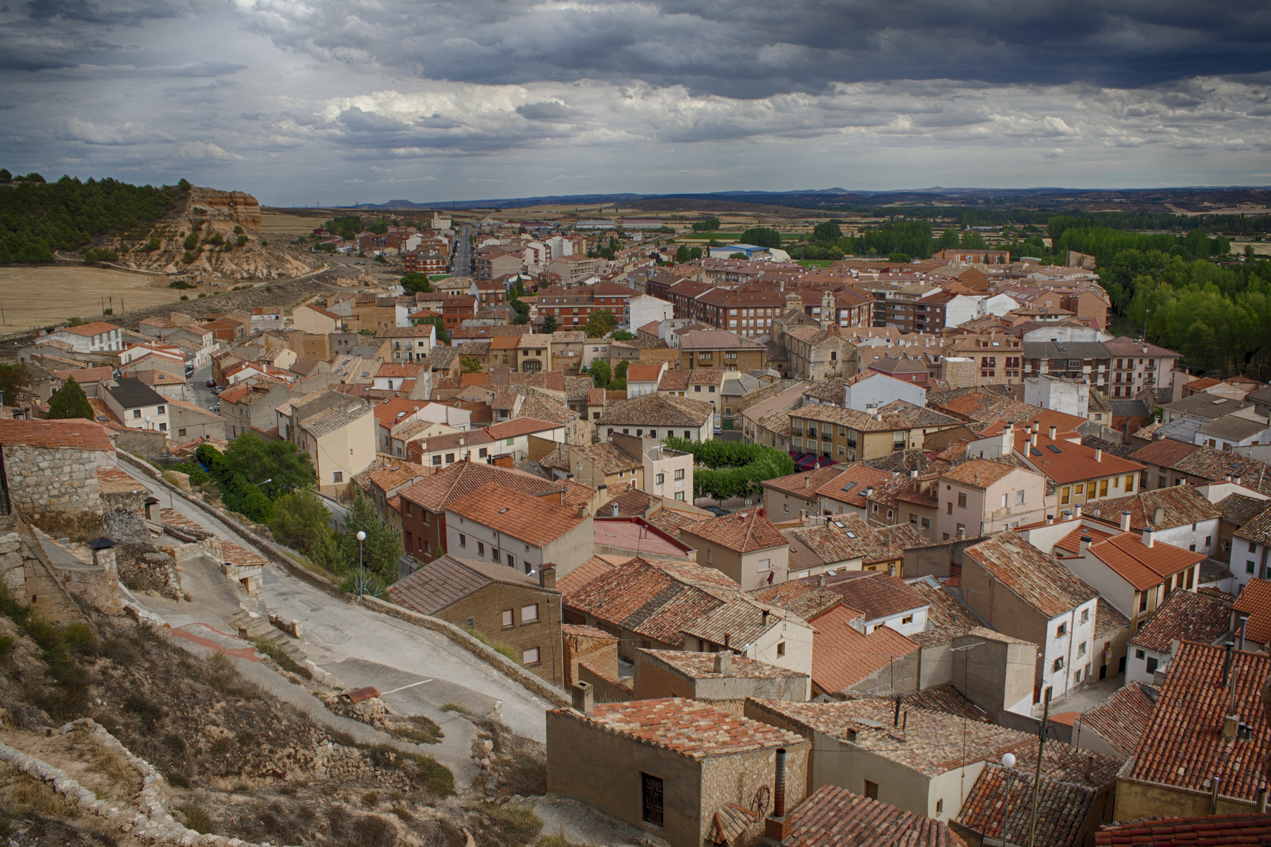 El pueblito que casi nadie visita en Soria y tiene un monasterio, un castillo divino y paisajes de ensueño