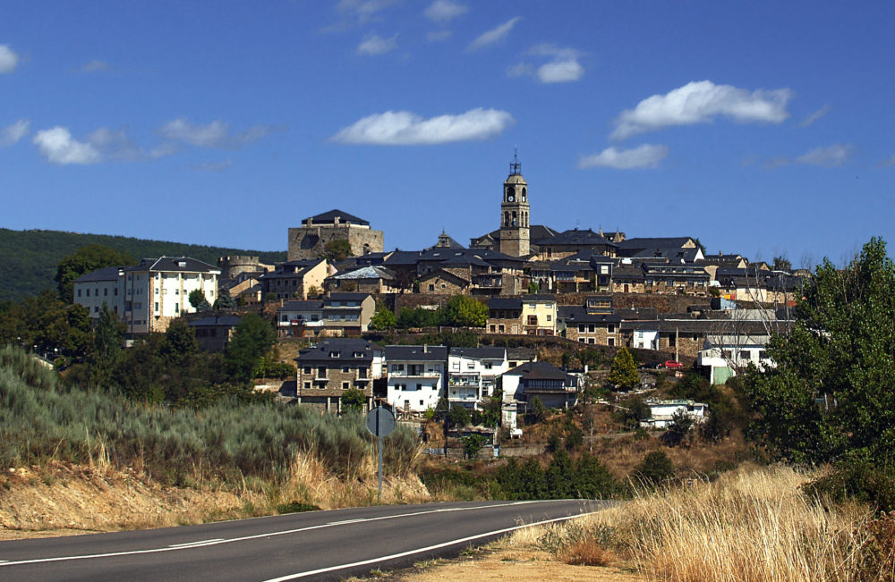 Sanabria-Stegop-en-Wikimedia-Commons-1000x651 - El pueblito que casi nadie visita en Zamora y tiene un castillo templario y un puente medieval