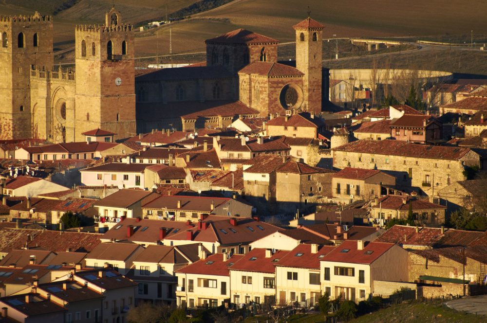 Siguenza_wikimedia_commons_Jose-Ibanez2-1000x664 - Guía de viaje para Sigüenza, el pueblo español que fue galardonado por la Organización Mundial del Turismo
