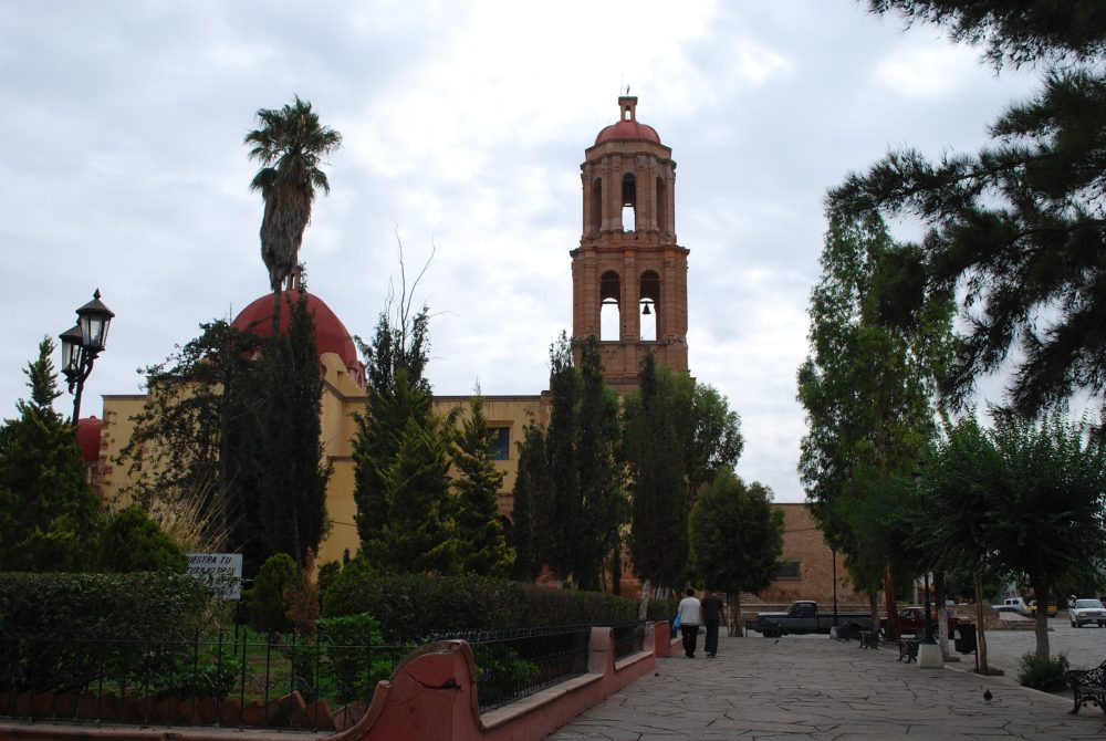 Sombrerete_Wikimedia_Commons_Thelmadatter2-1000x670 - Está a 2 horas de Zacatecas, tiene ricas brujitas y nieves y es un Pueblo Mágico con bonitos paisajes entre cerros
