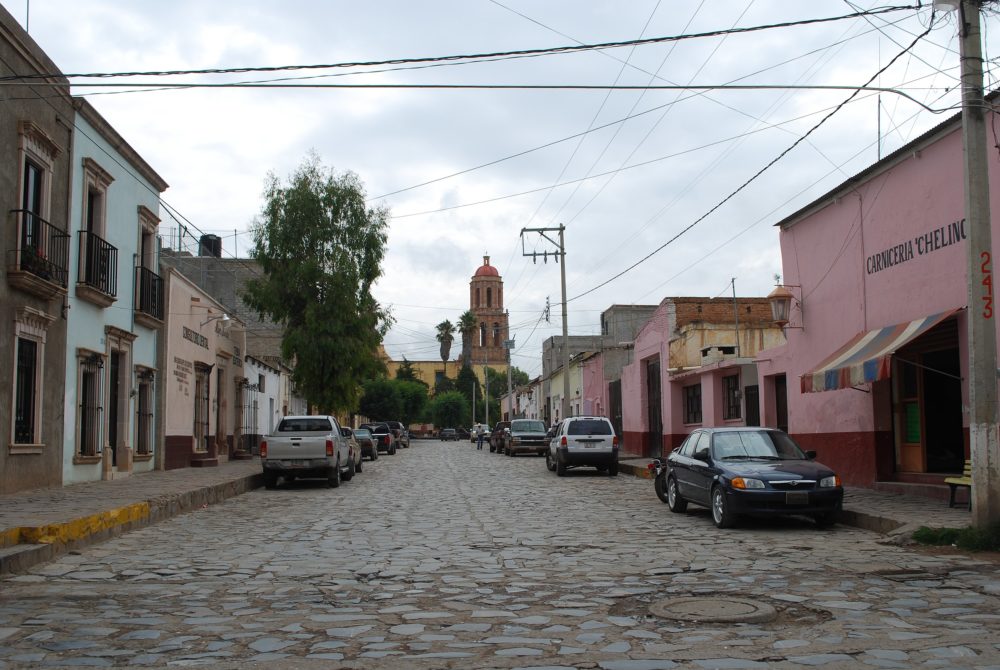 Sombrerete_Wikimedia_Commons_Thelmadatter3-1000x670 - Está a 2 horas de Zacatecas, tiene ricas brujitas y nieves y es un Pueblo Mágico con bonitos paisajes entre cerros