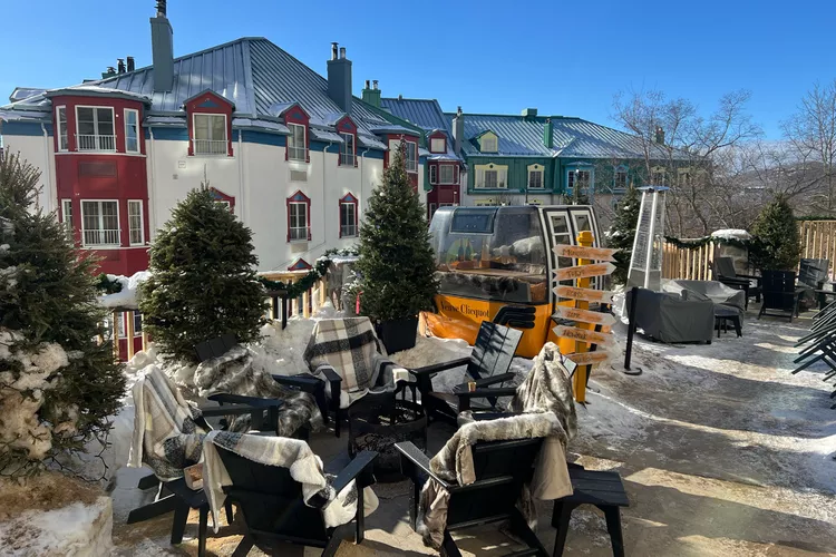 TAL-apres-ski-at-the-fairmont-MONTTREMBLANT0224-39a56db4cd1849fc85a5986a66b0085e - Este encantador y colorido pueblo de esquí tiene un aire europeo y es un viaje fácil desde la costa este