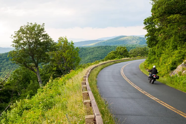 TAL-blue-ridge-parkway-PLACESVA0224-7e7ee77483ca4a76a9c79dabf09ffa9f - Los mejores 15 lugares para visitar Virginia, según los locales