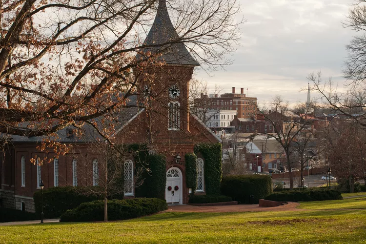 TAL-lexington-PLACESVA0224-6c36a020106b44a194b6a19d0a84a91f - Los mejores 15 lugares para visitar Virginia, según los locales