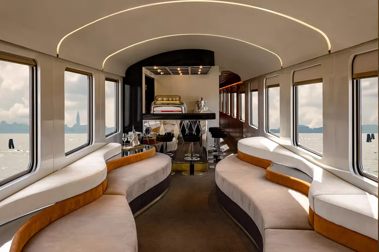 TAL-lounge-la-dolce-vita-orient-express-DOLCEVITAEXPRS0324-ebc027b5f8814202a7ae61099d9e5fb0 - Este tren italiano tan esperado empezará a tomar reservas pronto