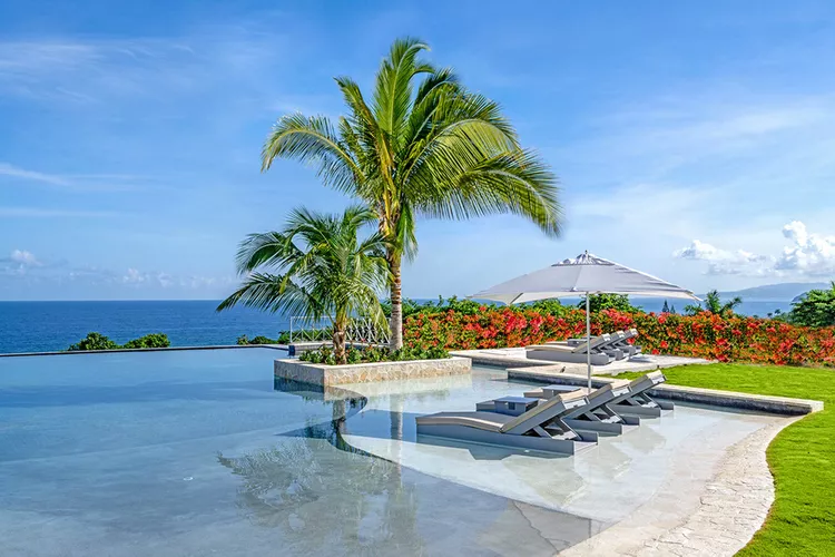 TAL-pool-oceana-villa-tryall-club-TRYALLVILLAS0324-61cc01de8056456a8f5b47b4a040e588 - Echa un vistazo a este lujoso resort en Jamaica, con piscinas privadas e impresionantes vistas al Caribe