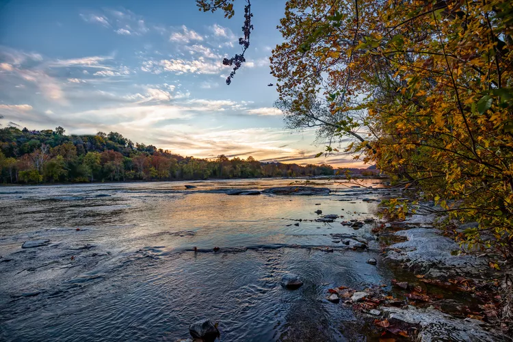 TAL-shenandoah-river-PLACESVA0224-8677ea18a2eb4223baefee4acc7429d8 - Los mejores 15 lugares para visitar Virginia, según los locales