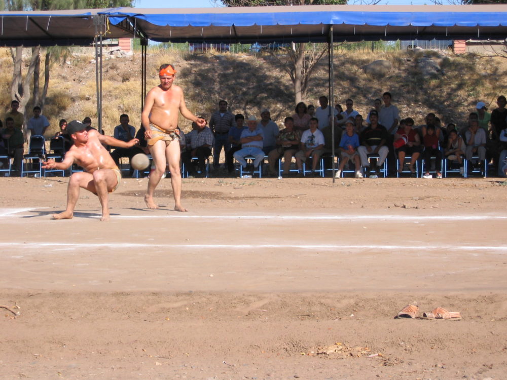 Ulama_wikimedia_commons_MichaelBueker-1000x750 - Este bonito Pueblo Mágico mexicano es la cuna del chilorio y tiene un deporte prehispánico que todavía es furor