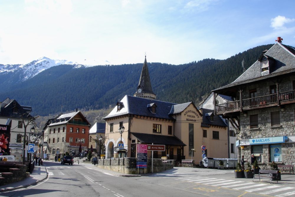 Vielha-1000x667 - 3 tranquilos pueblos de montaña cerca de los Pirineos para una escapada rural