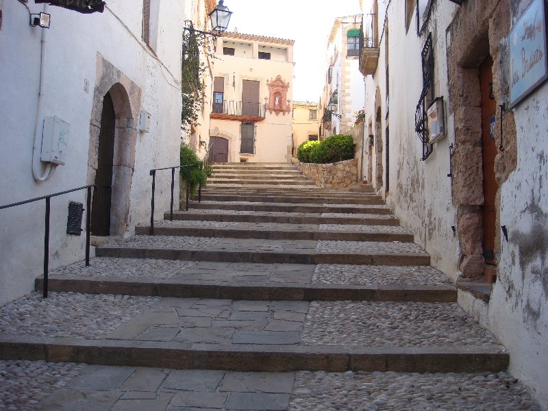 VilaClosa-Enerok01-en-Wikimedia-Commons - Es uno de los pueblos más bonitos de Tarragona, tiene un castillo, playas alucinantes y una curiosa villa romana