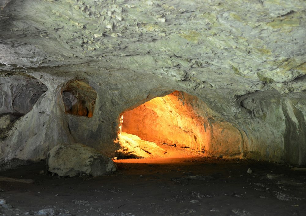 El hermoso pueblo a 1 hora de San Sebastián con cuevas impactantes y que alojó a famosas brujas