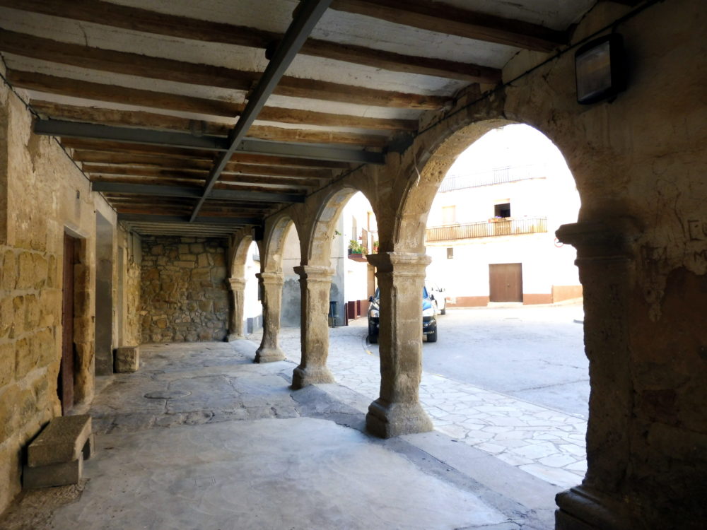 agramunt-Isidre-blanc-en-Wikimedia-Commons-1000x750 - El pueblito catalán especialista en chocolates y turrones que es perfecto para descansar