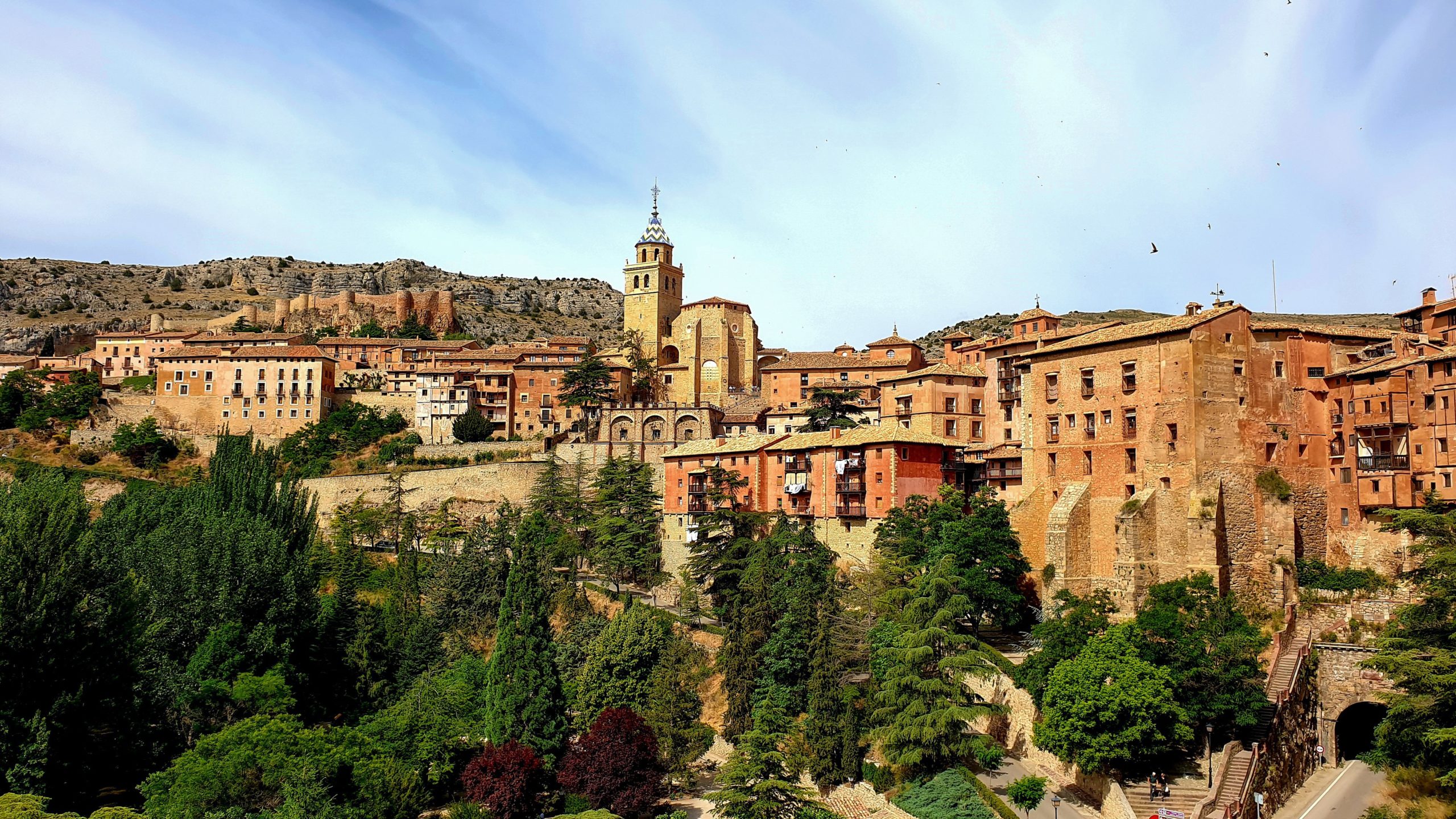 El pueblito en Teruel con un acueducto romano y vistas panorámicas impresionantes