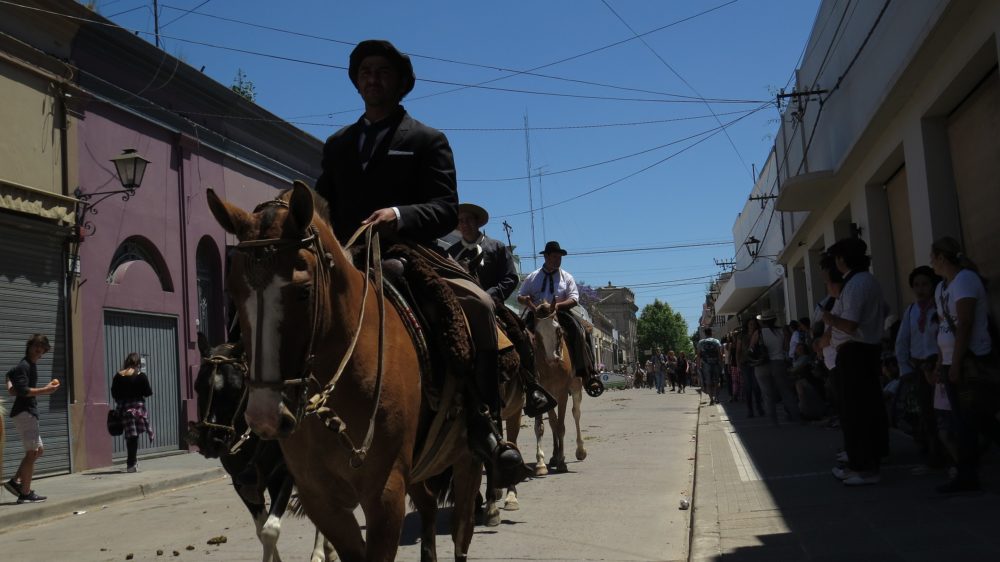 areco-AnselmoesMaciel-en-Wikimedia-Commons-1000x562 - El fantástico pueblo a 2 horas de Buenos Aires con historia gaucha, pulperías y hermosas artesanías de plata
