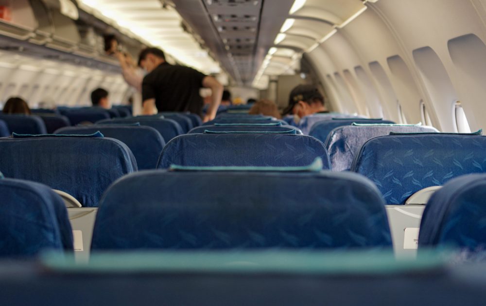 cabina_avion_pixabay-1000x631 - Semana Santa: este es el día más económico para volar desde Colombia según una plataforma de viajes