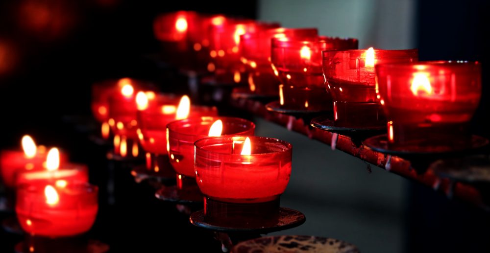 candles-2628473-1000x517 - Semana Santa 2024: por qué es feriado el Viernes Santo