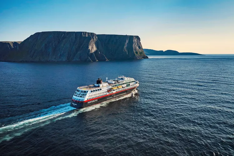 Esta línea de cruceros de expedición acaba de hacer que sus travesías sean viajes todo incluido: ¿qué se incluye?