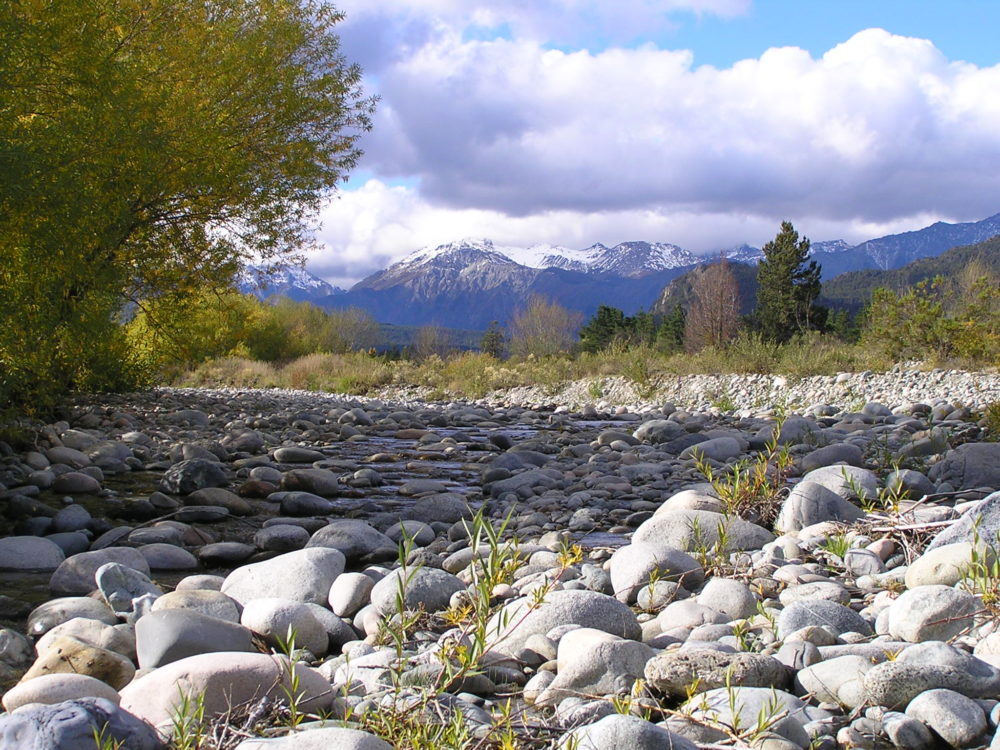 el_bolson_wikimedia_commons_ogwen-1000x750 - El acogedor pueblo del sur de Argentina con paisajes naturales maravillosos, artesanías únicas y un ambiente bohemio que enamora