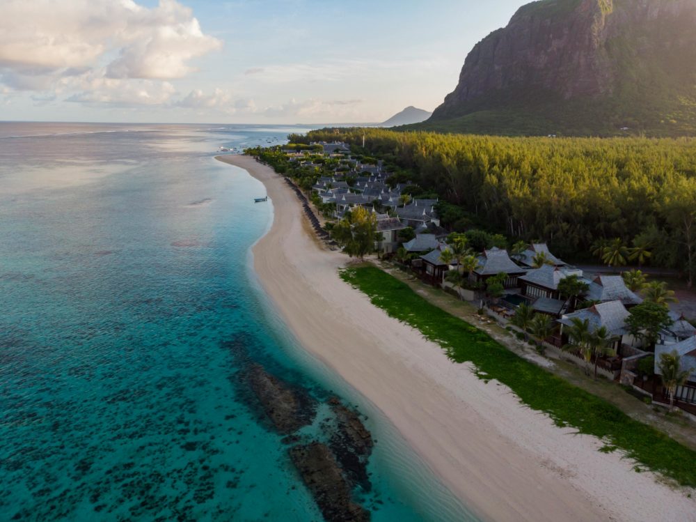La isla del Índico con playas espectaculares y una cascada submarina