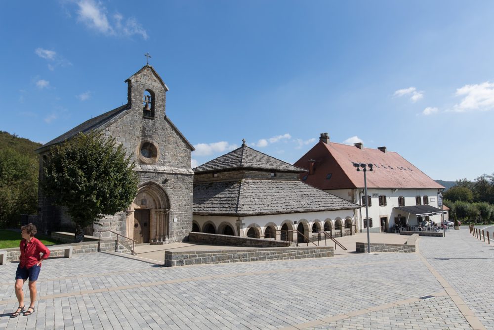 orreaga-A1AA1A-en-Wikimedia-Commons-1000x667 - El pueblito rural a 1 hora de Pamplona con paisajes increíbles donde peleó Carlomagno