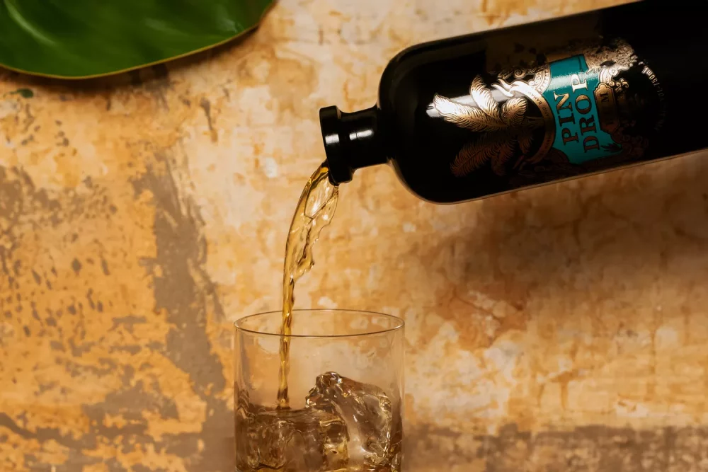 pin-drop-rum-1000x667 - Taylor Swift y Travis Kelce acaban de pasar sus vacaciones en este destino de las Bahamas que ha pasado desapercibido, ¡y tenemos los consejos de un lugareño sobre dónde ir!