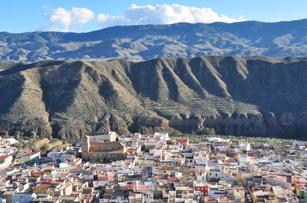 El pueblito que casi nadie visita en Almería y tiene un castillo árabe, un mirador con vistas al desierto y el mejor aceite de oliva