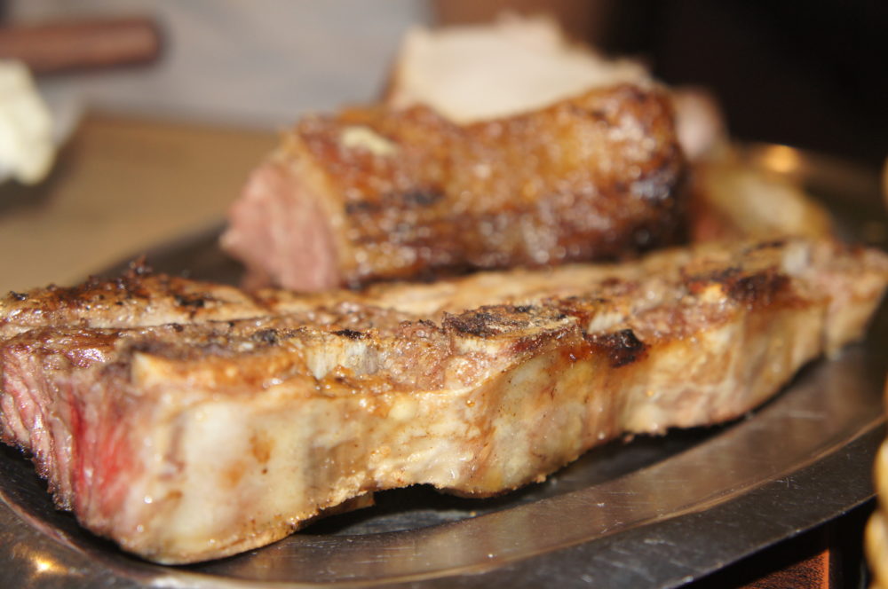 tira_de_asado_buenos-aires_-1000x664 - Los 3 mejores restaurantes para comer asado de Buenos Aires