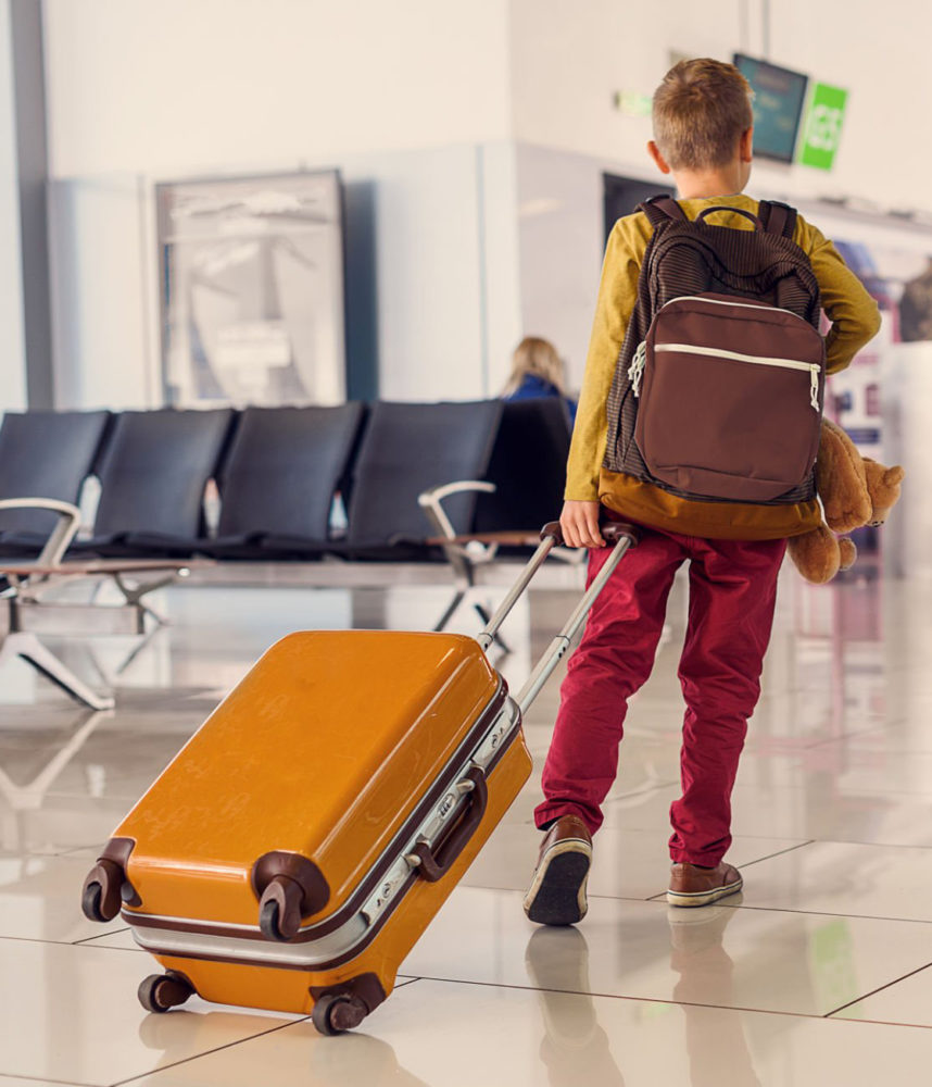 viajar-con-ninos-858x1000 - Si estás por volar con niños, estos hacks te pueden ayudar
